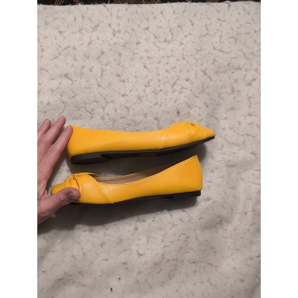 Max Collection Women Size 7 Fendy Ribbon Accent Mustard Gold Flat Shoes